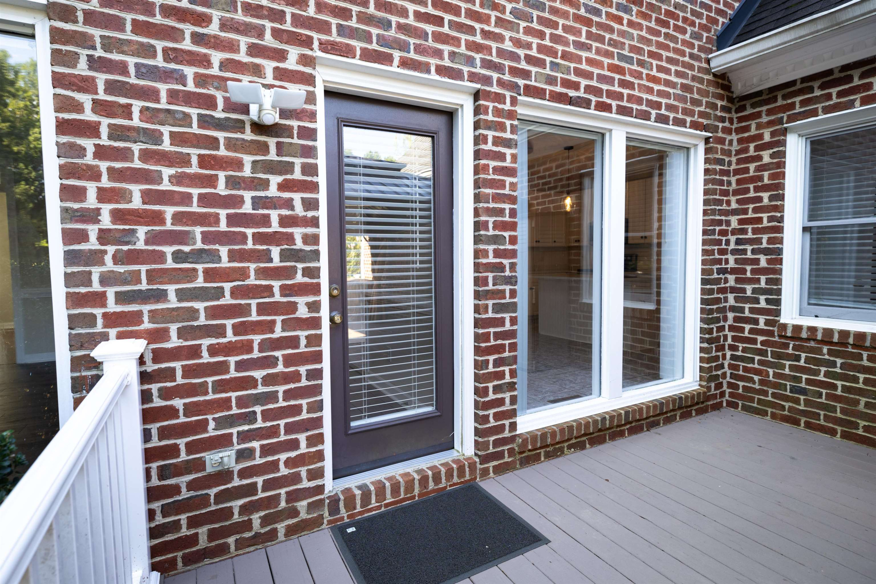 2401 Glen Cove Way