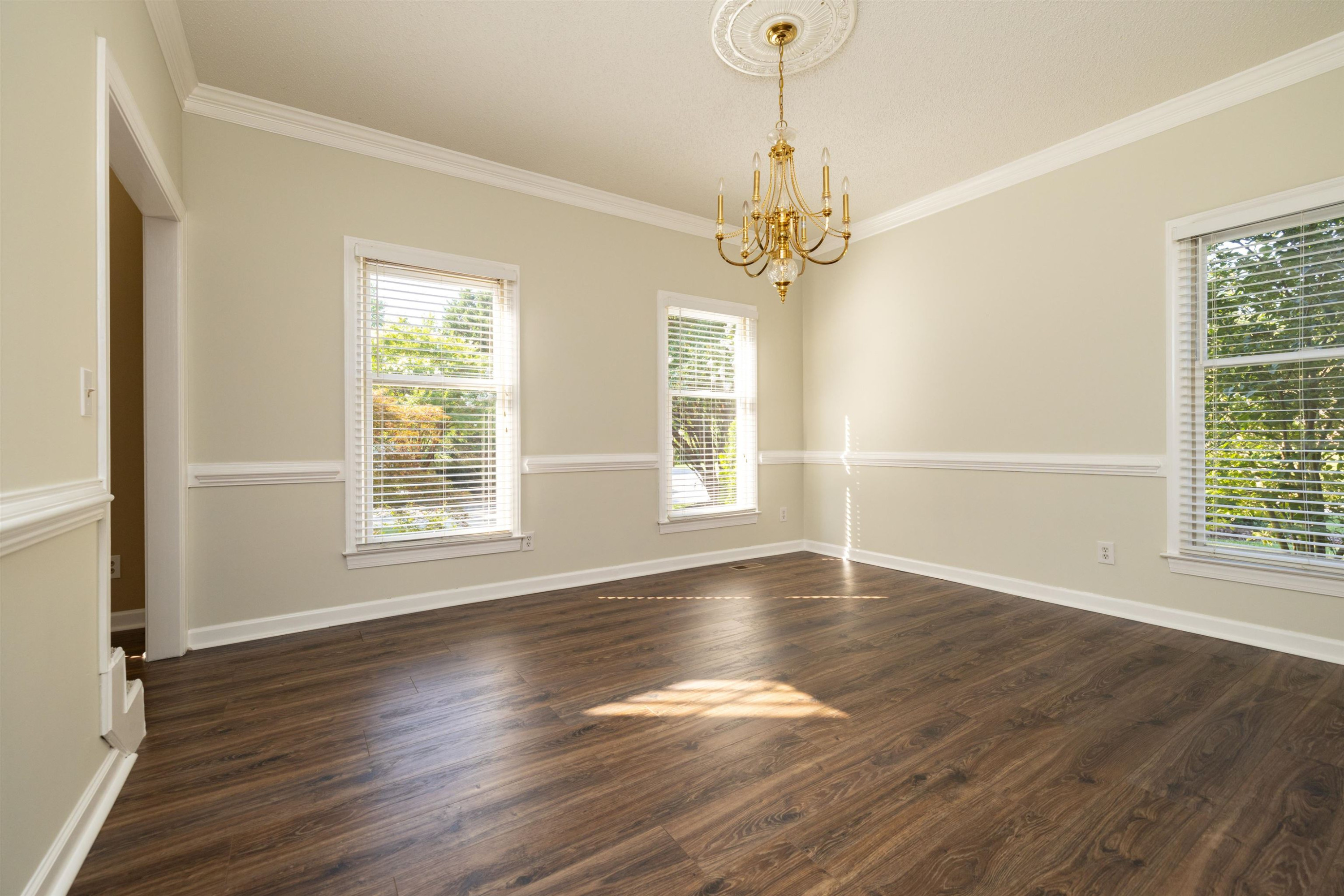 2401 Glen Cove Way