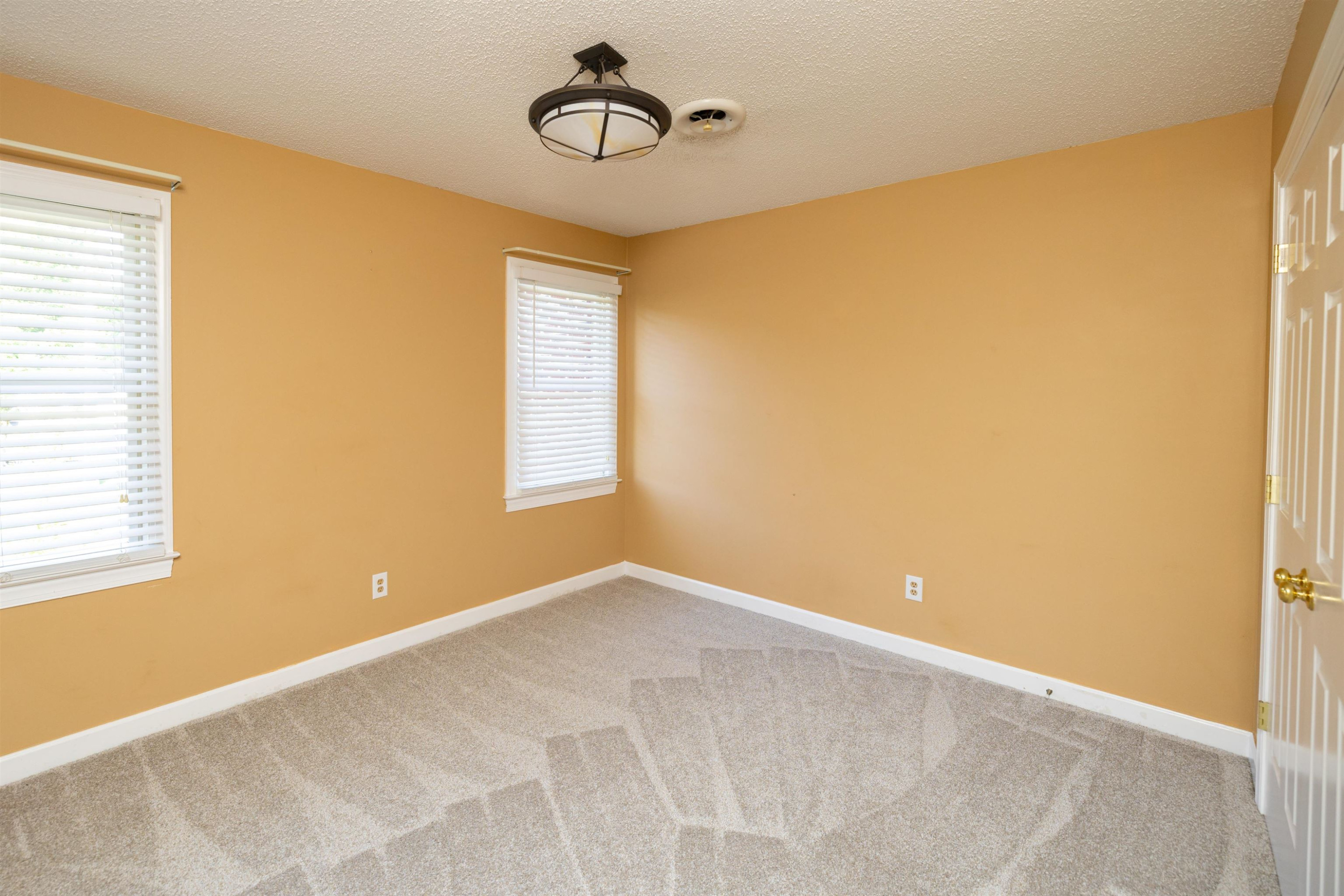 2401 Glen Cove Way