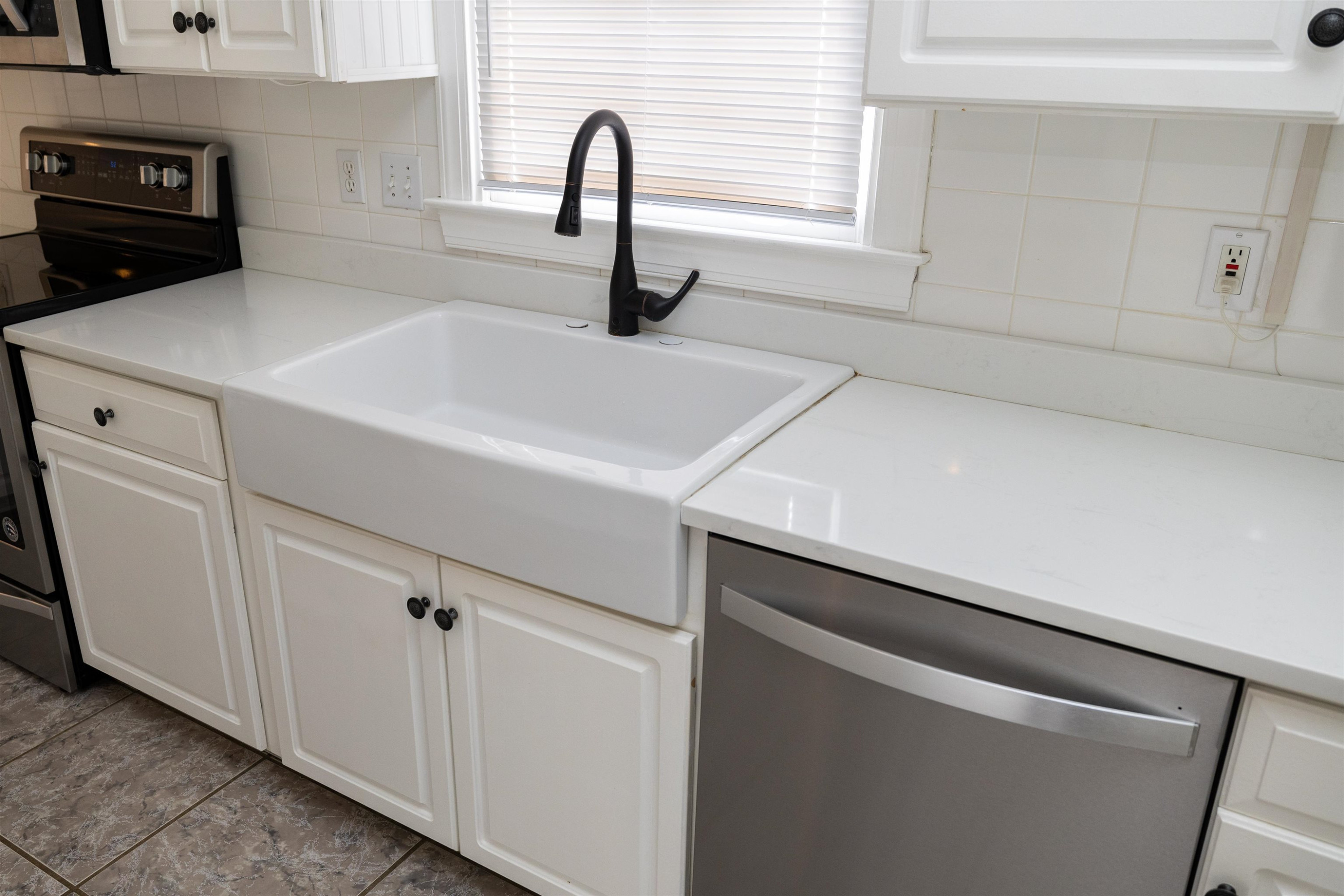 2401 Glen Cove Way
