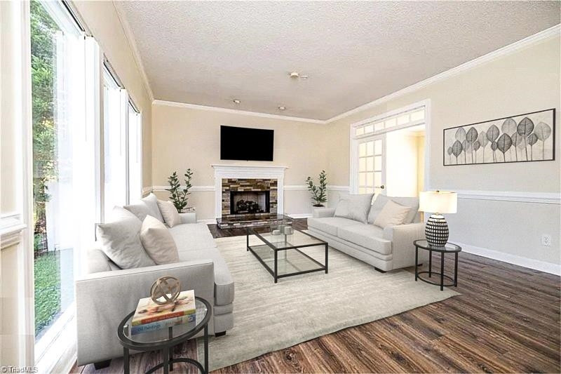 2401 Glen Cove Way