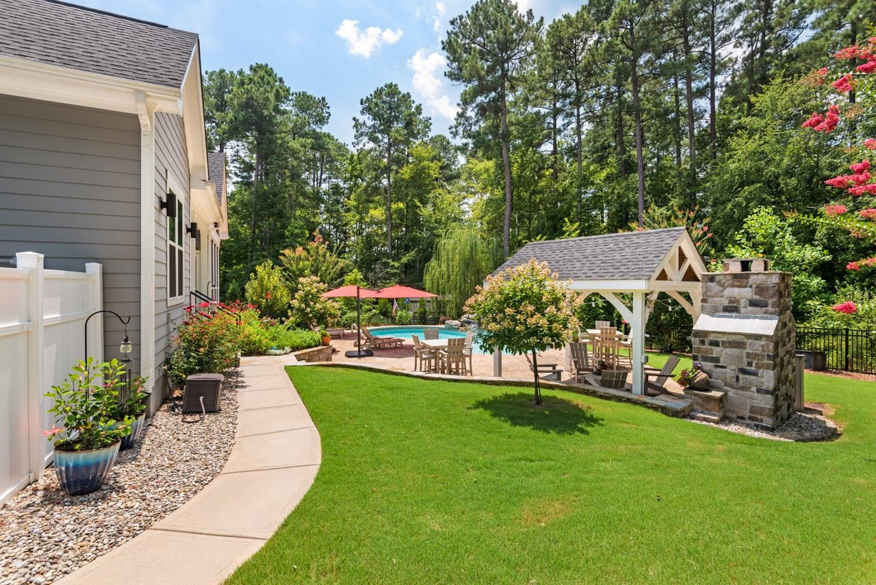 176 Lakes Edge Lane