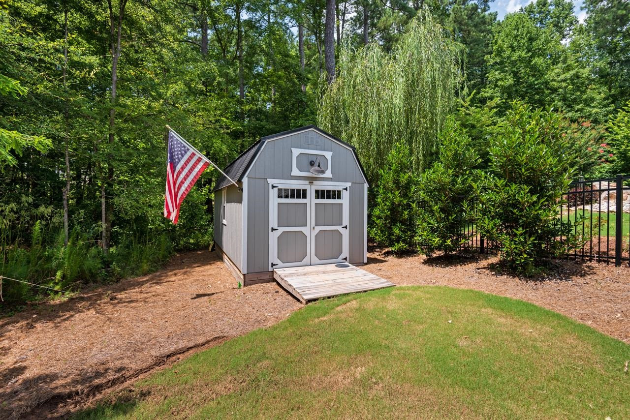 176 Lakes Edge Lane
