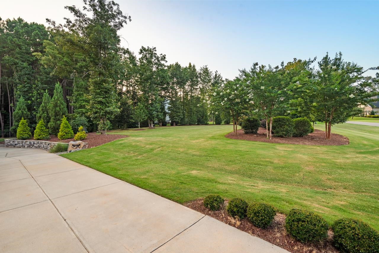 176 Lakes Edge Lane