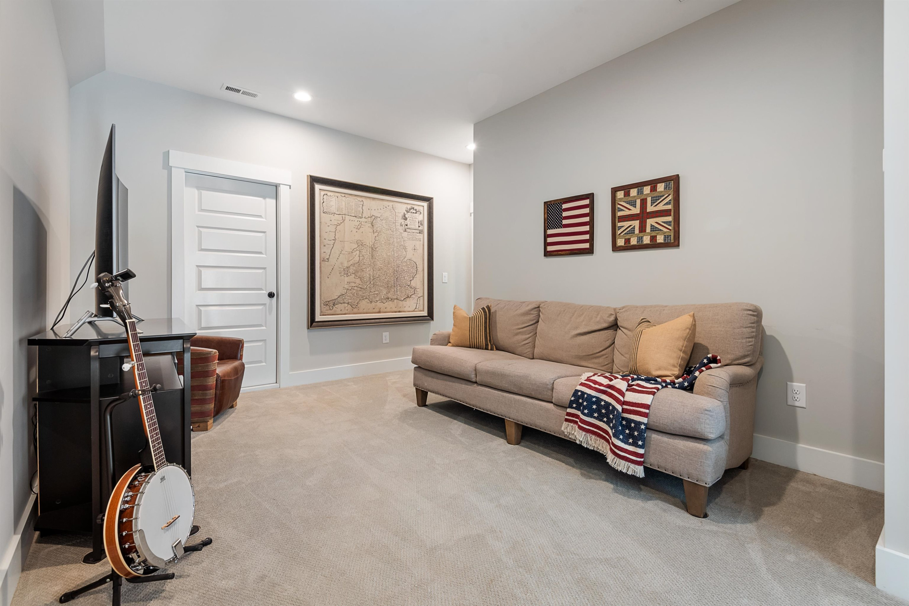 176 Lakes Edge Lane