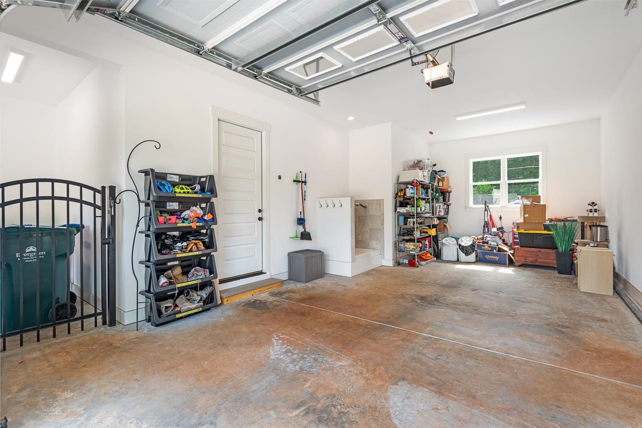 176 Lakes Edge Lane