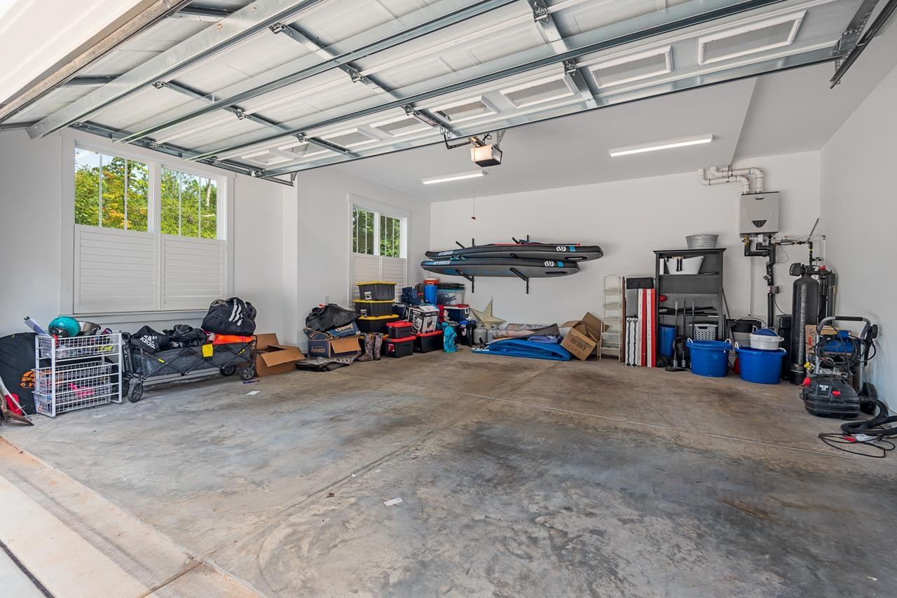 176 Lakes Edge Lane