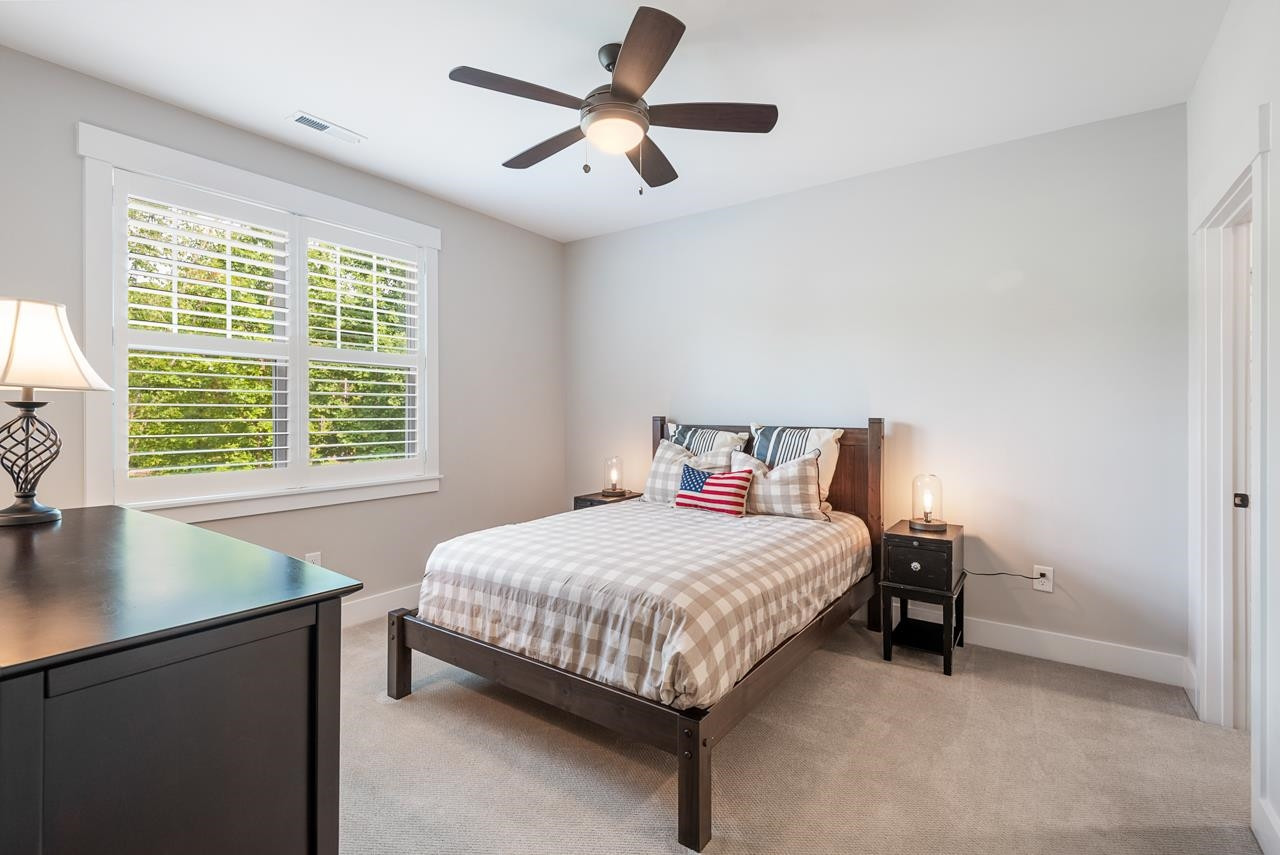 176 Lakes Edge Lane
