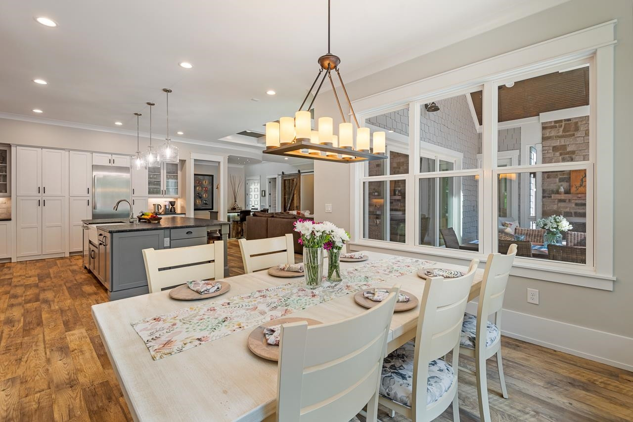 176 Lakes Edge Lane