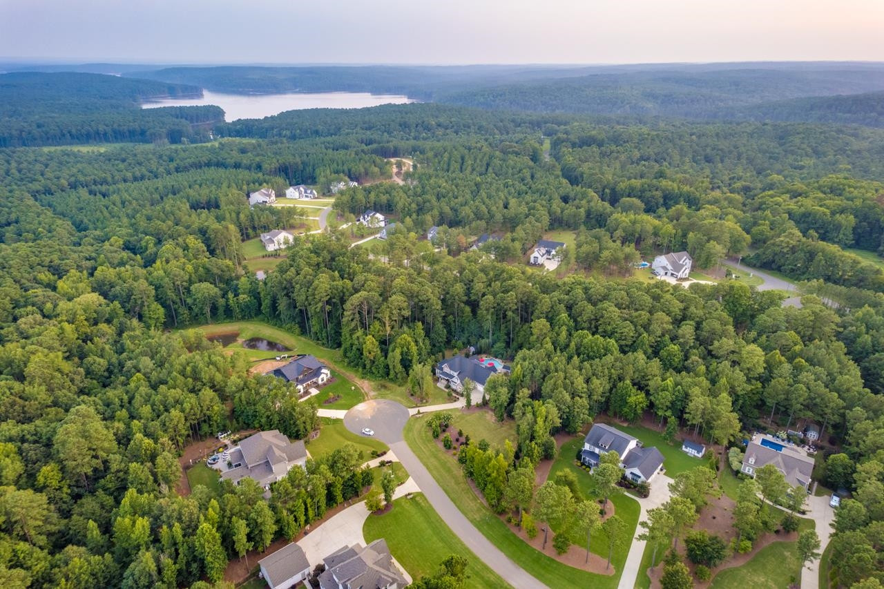 176 Lakes Edge Lane