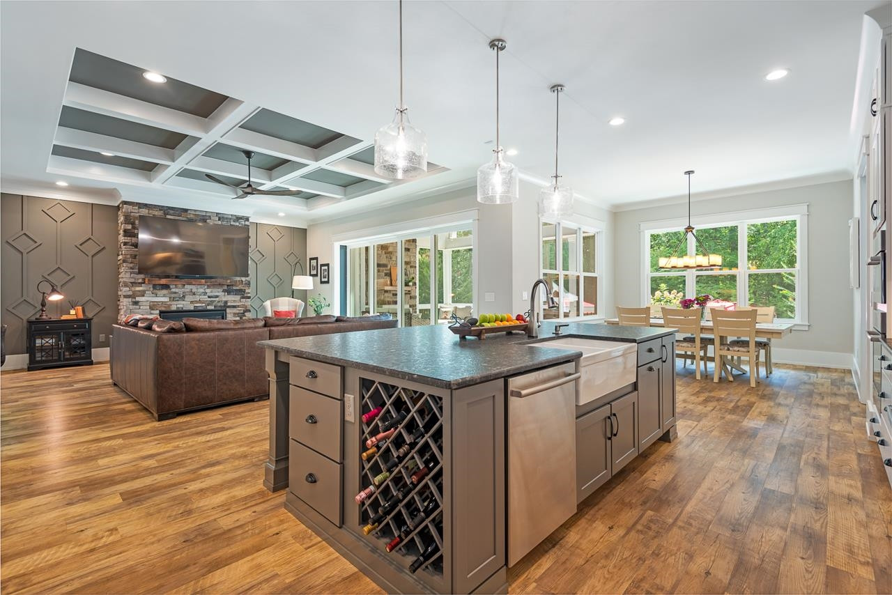 176 Lakes Edge Lane