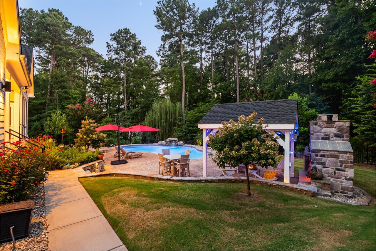 176 Lakes Edge Lane