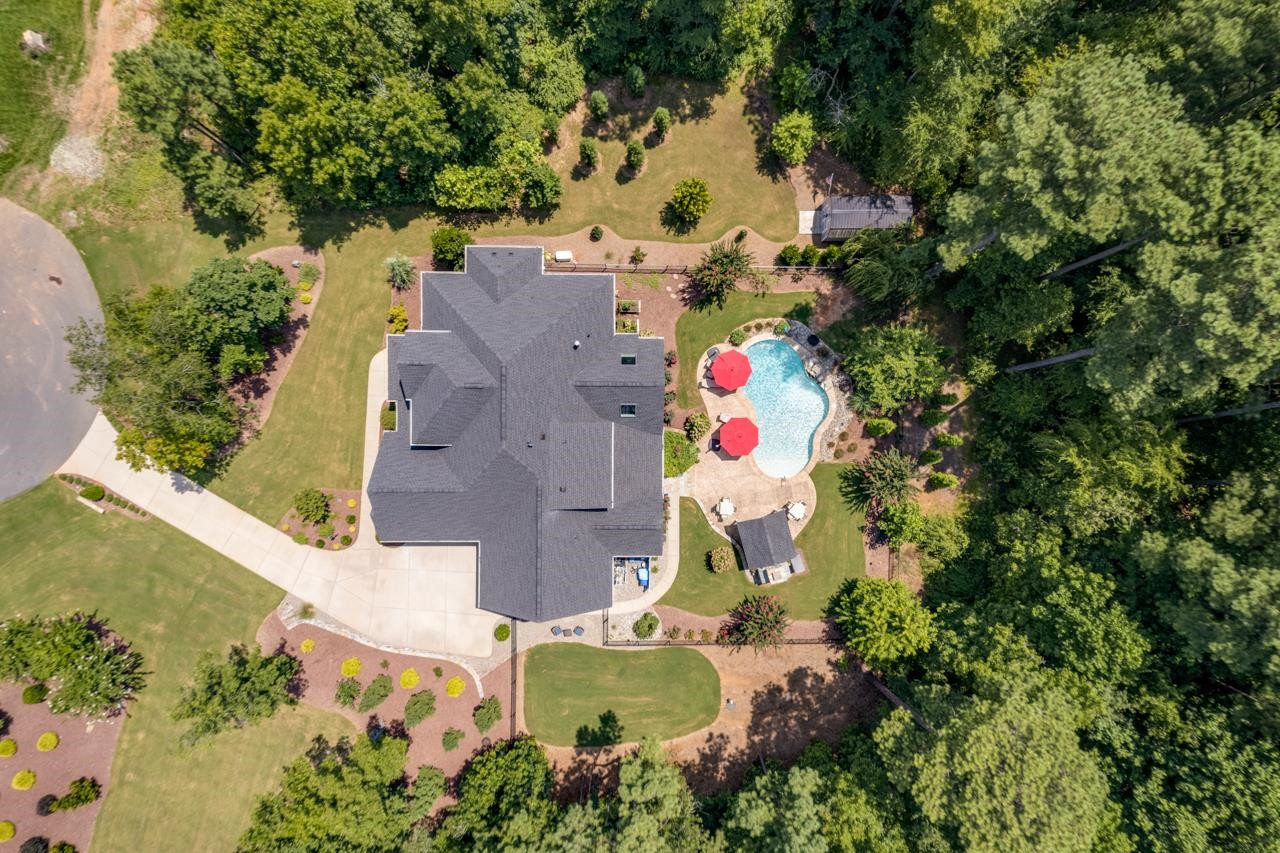 176 Lakes Edge Lane