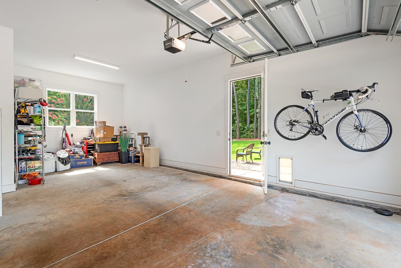 176 Lakes Edge Lane