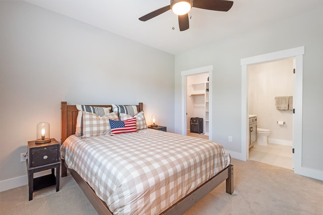 176 Lakes Edge Lane