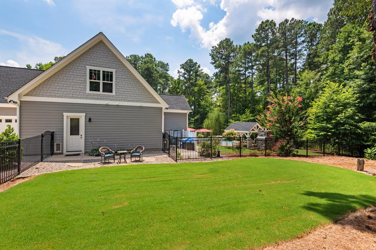 176 Lakes Edge Lane
