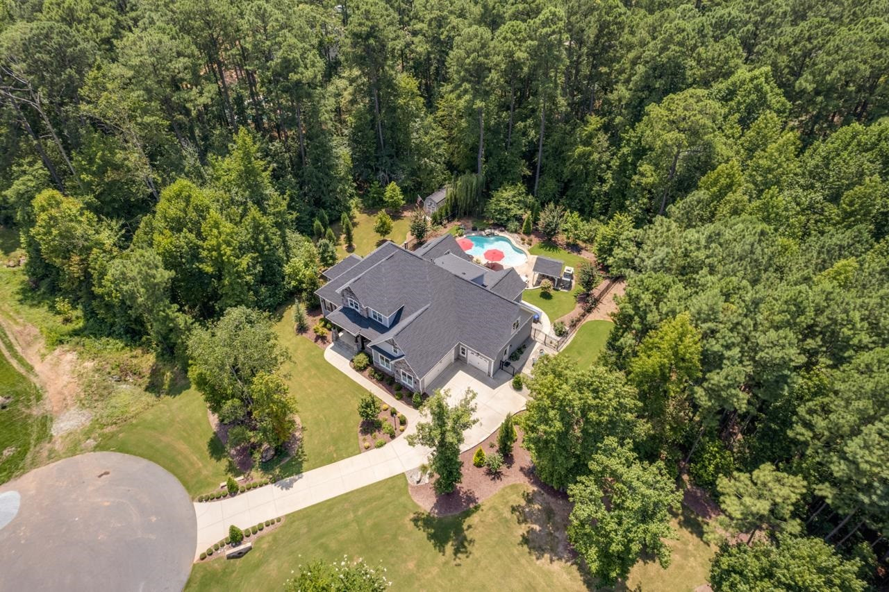 176 Lakes Edge Lane