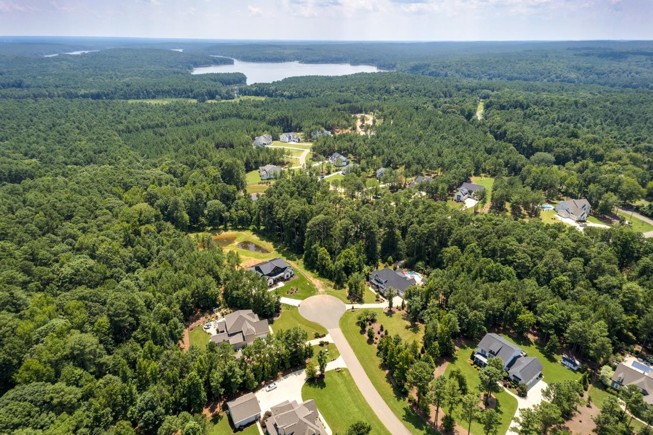 176 Lakes Edge Lane