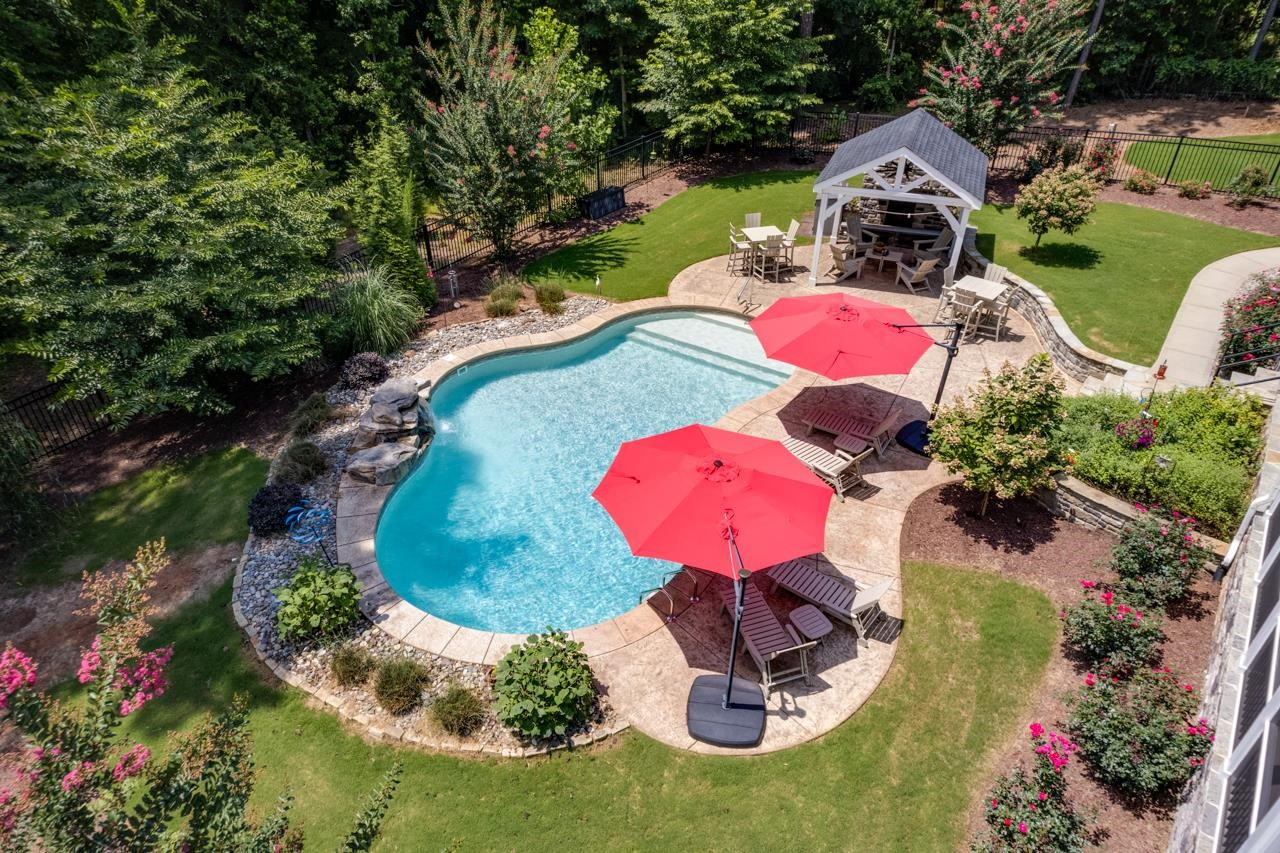 176 Lakes Edge Lane