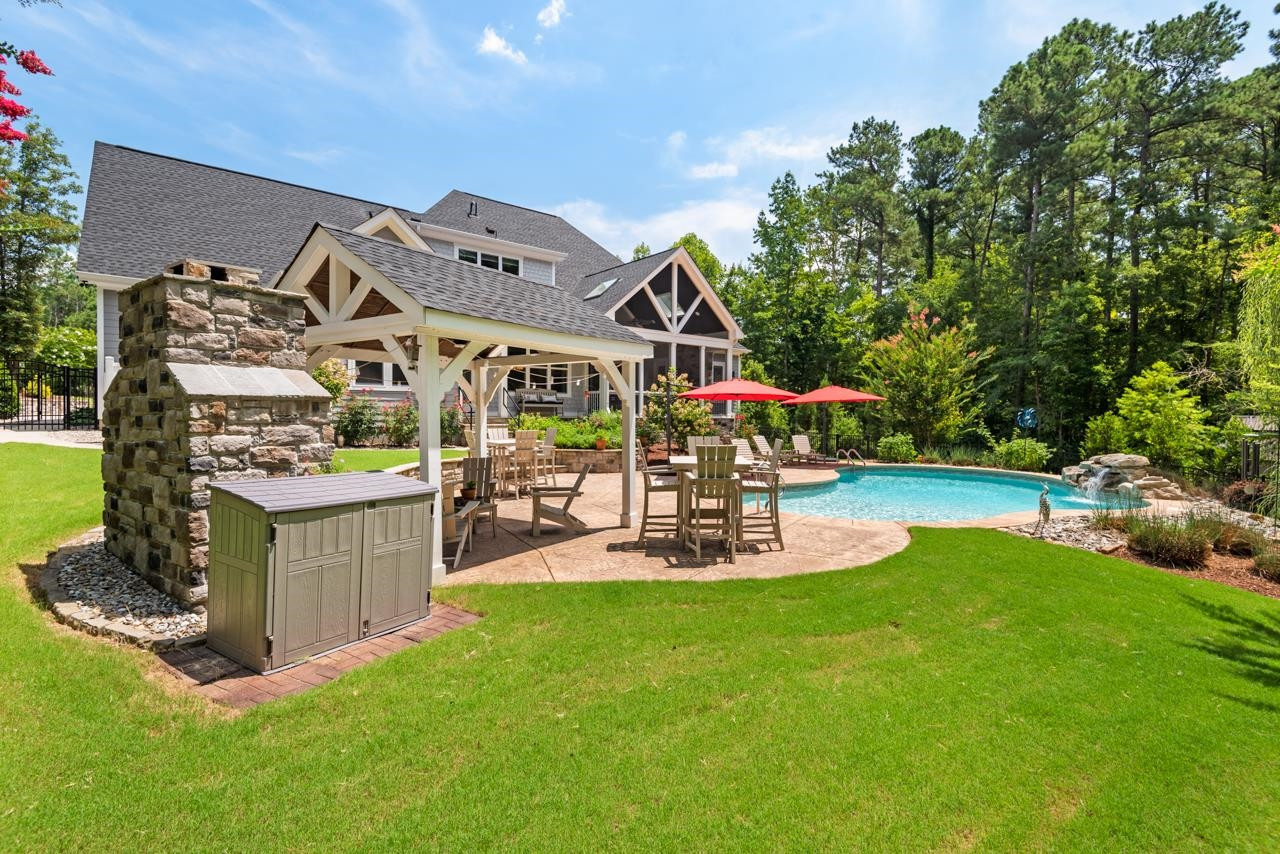 176 Lakes Edge Lane