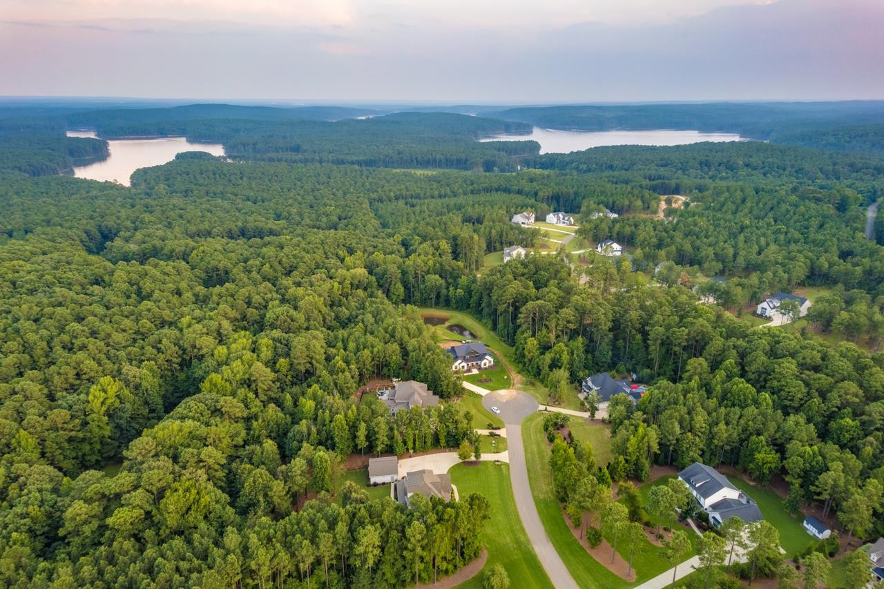 176 Lakes Edge Lane