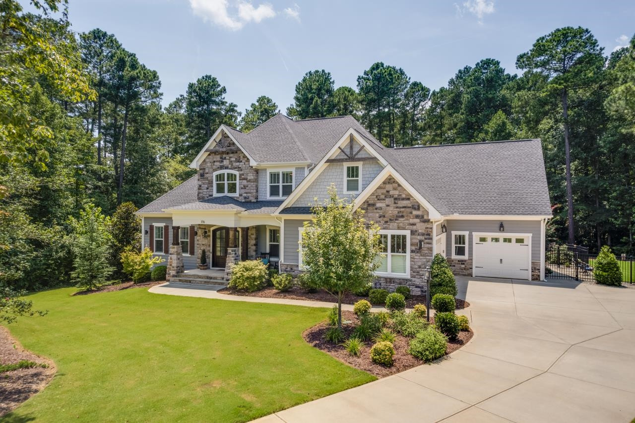 176 Lakes Edge Lane