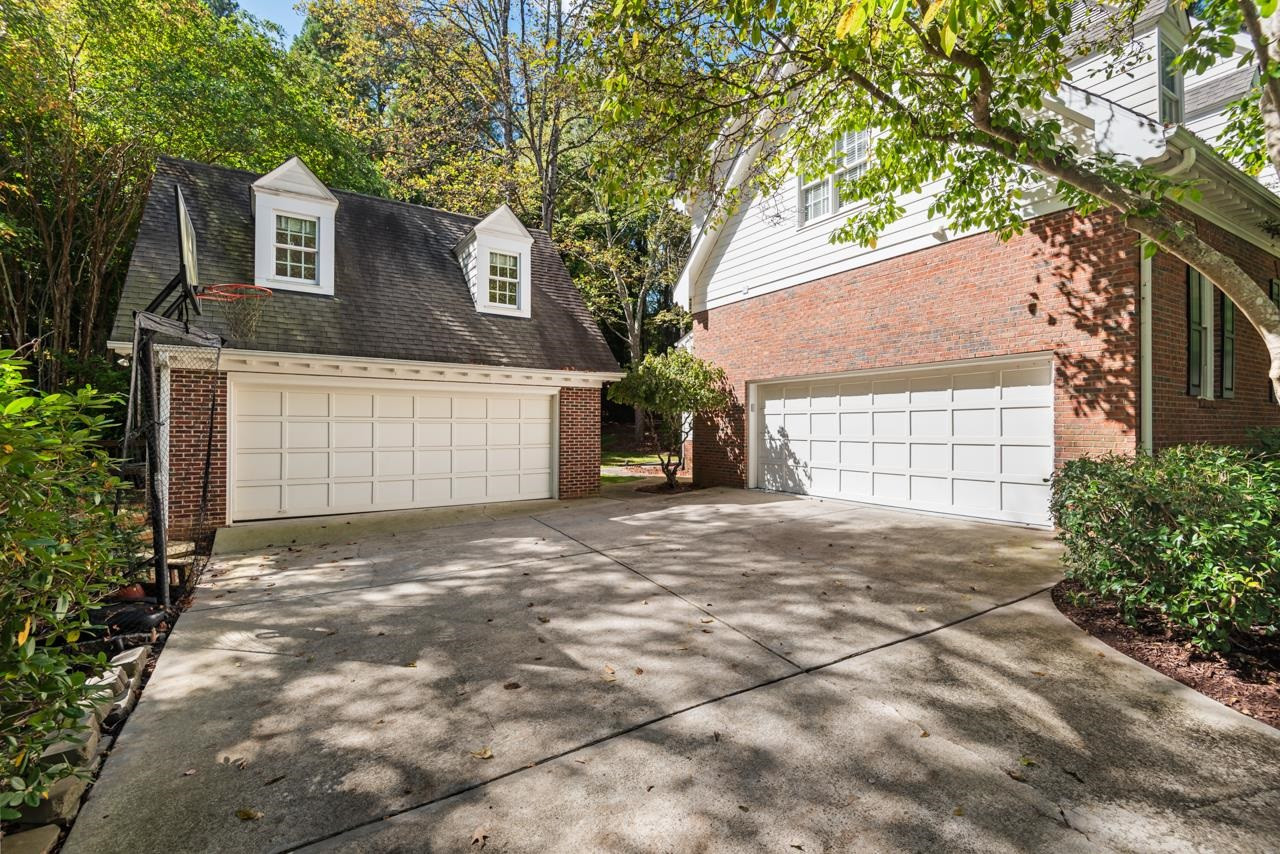 10436 Leslie Drive