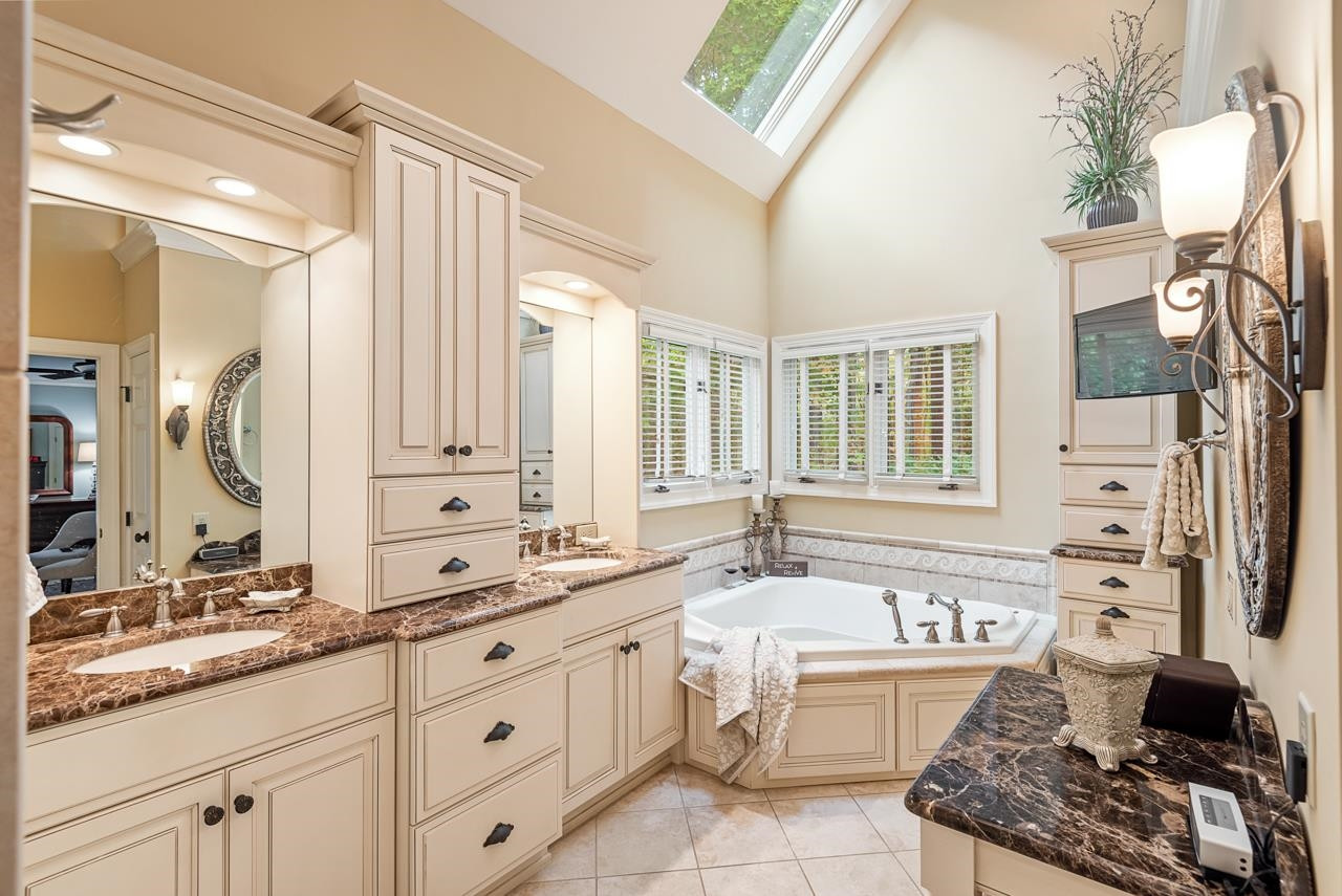 10436 Leslie Drive