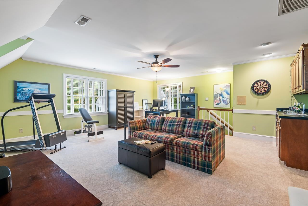 10436 Leslie Drive