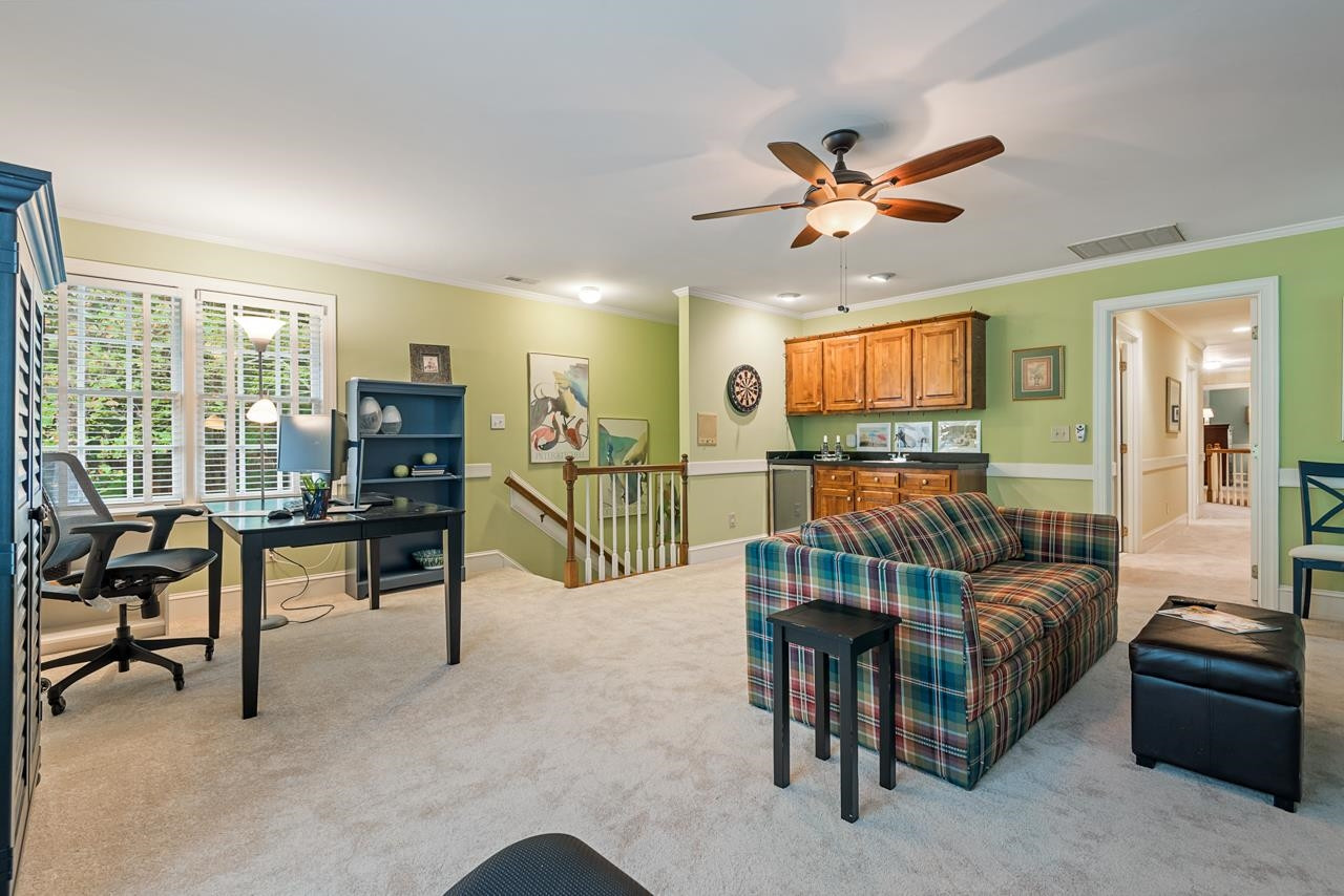 10436 Leslie Drive