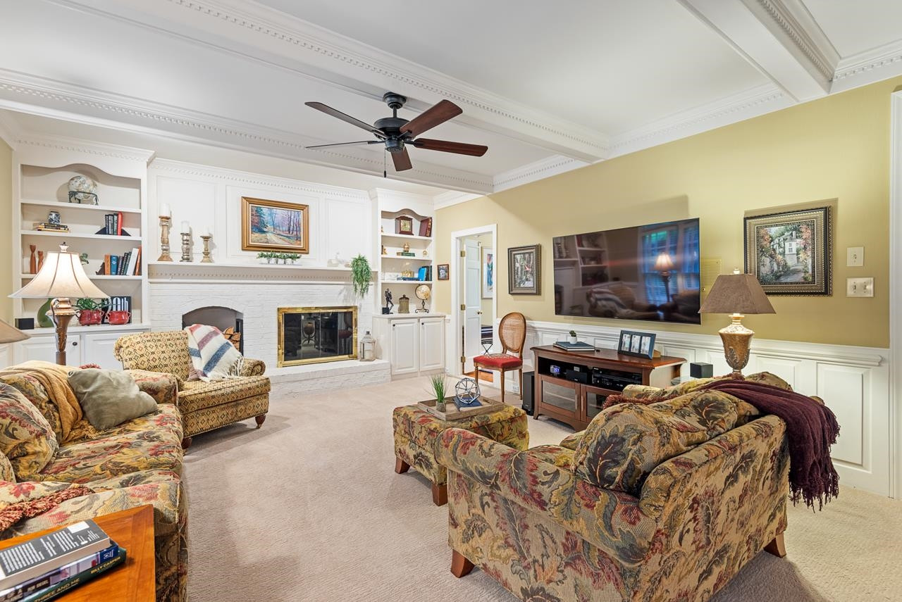 10436 Leslie Drive