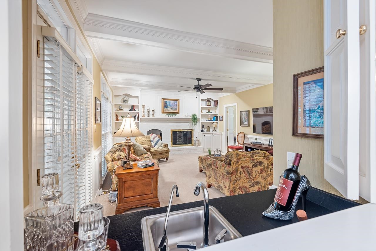 10436 Leslie Drive