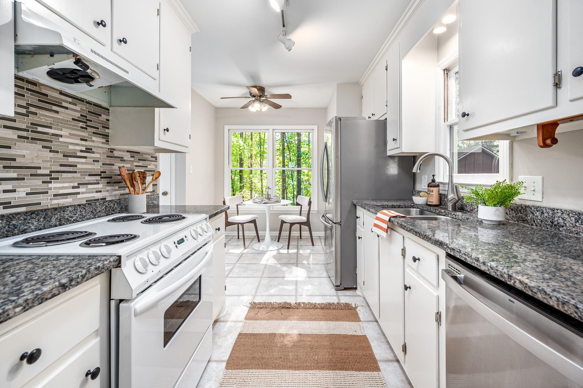 1604 Valley Run