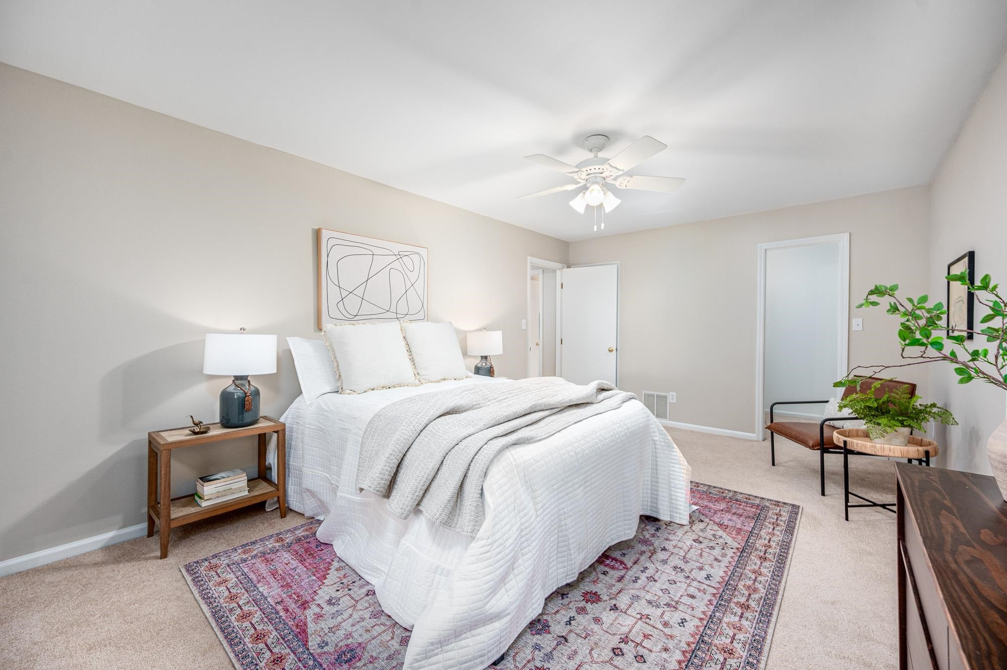 1604 Valley Run