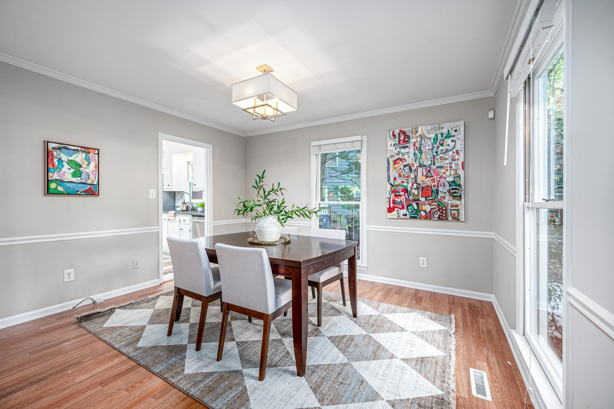 1604 Valley Run