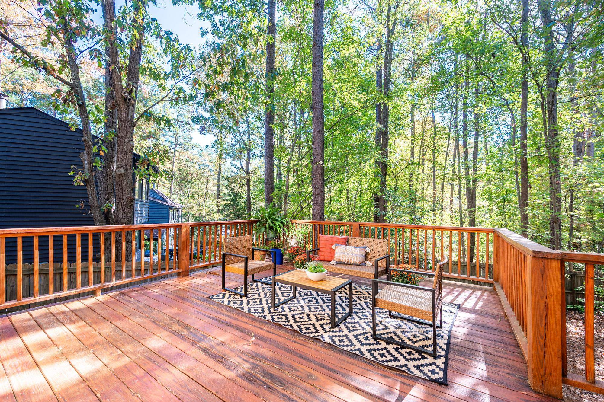 1604 Valley Run