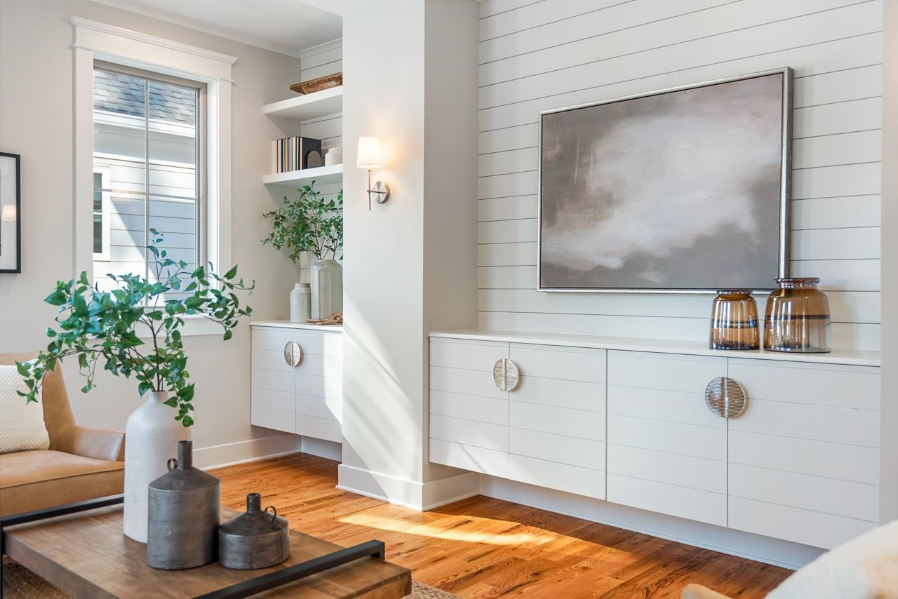 2818 Cascadilla Street