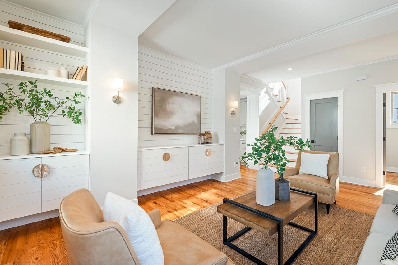 2818 Cascadilla Street