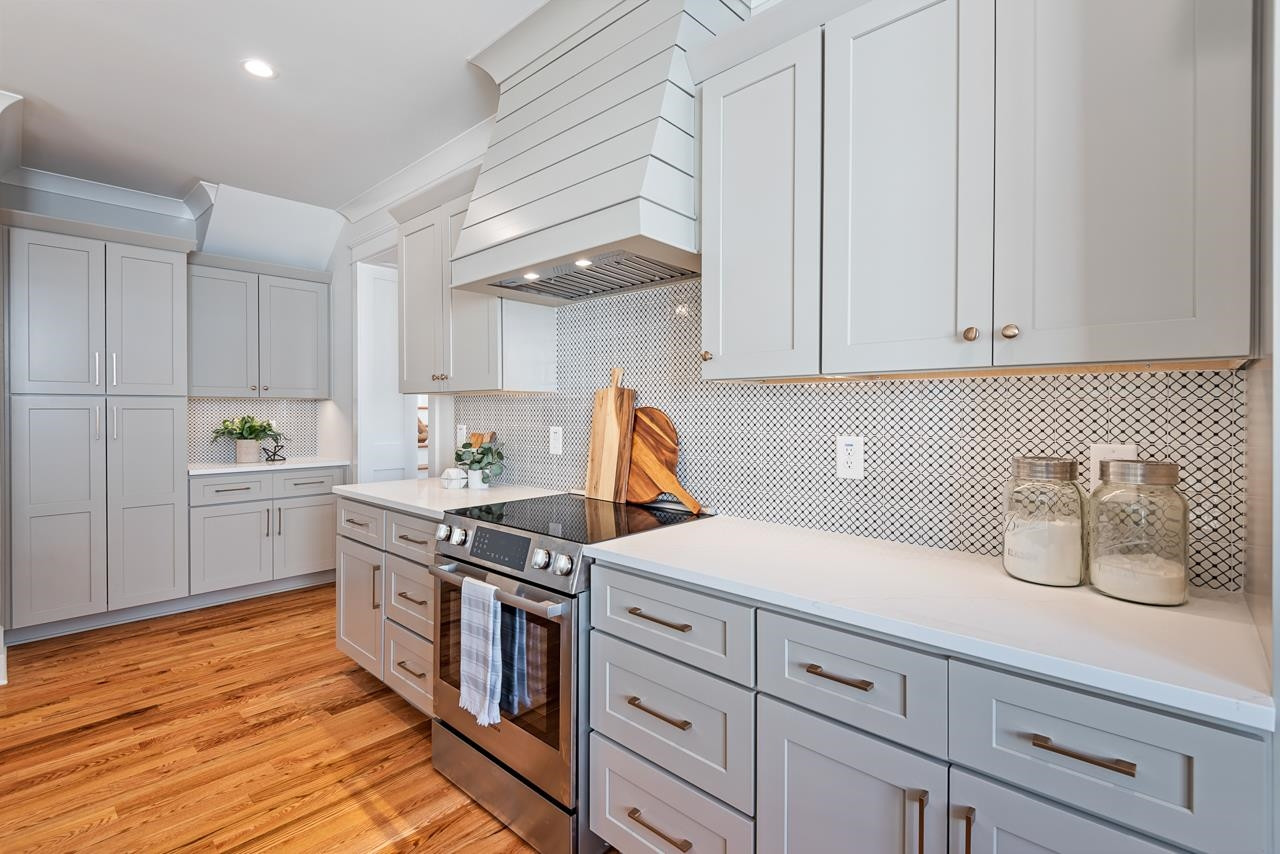 2818 Cascadilla Street