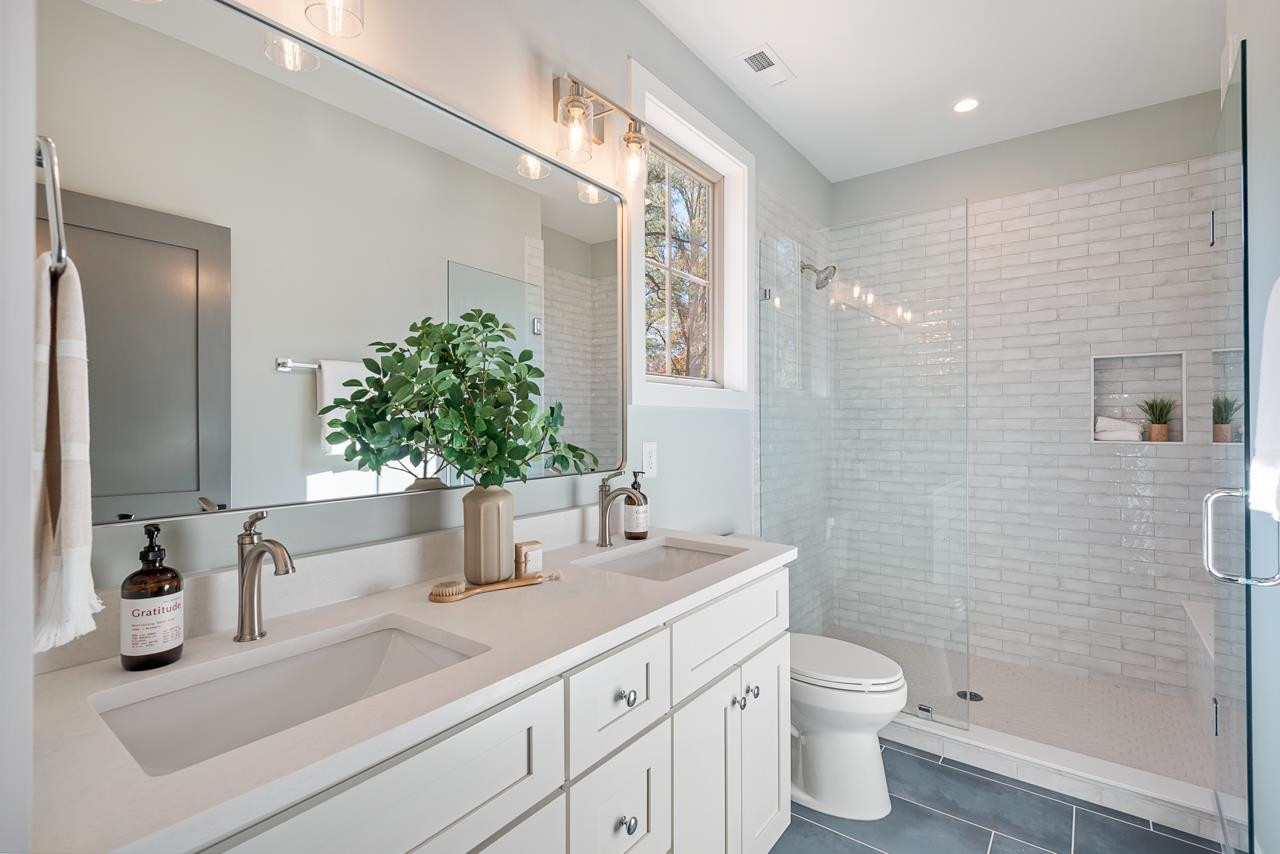 2818 Cascadilla Street