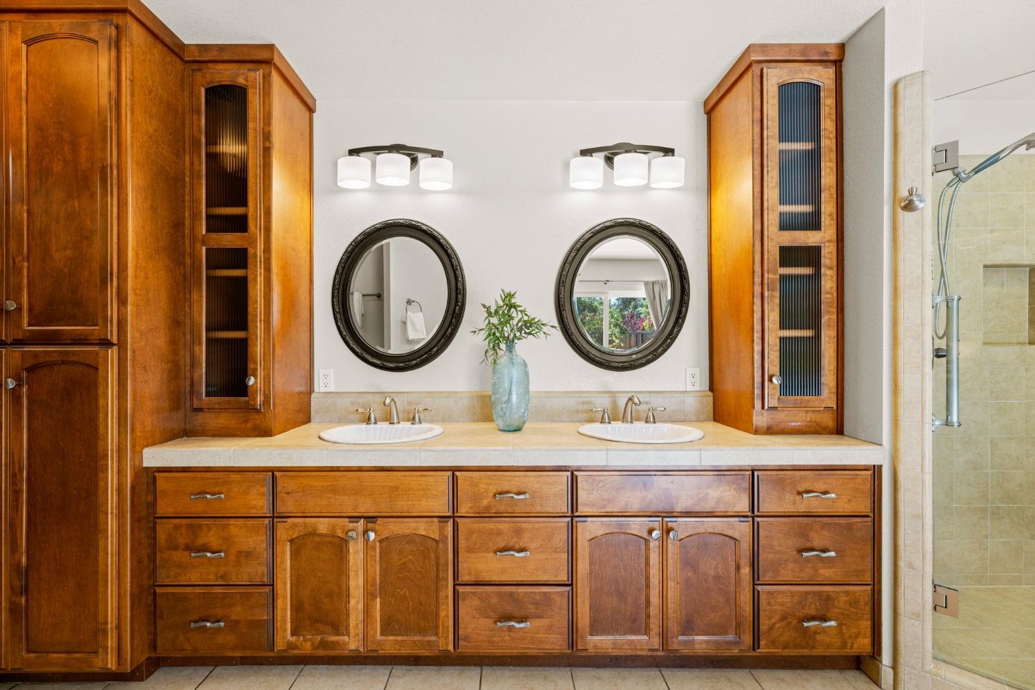 1603 Valley View Court