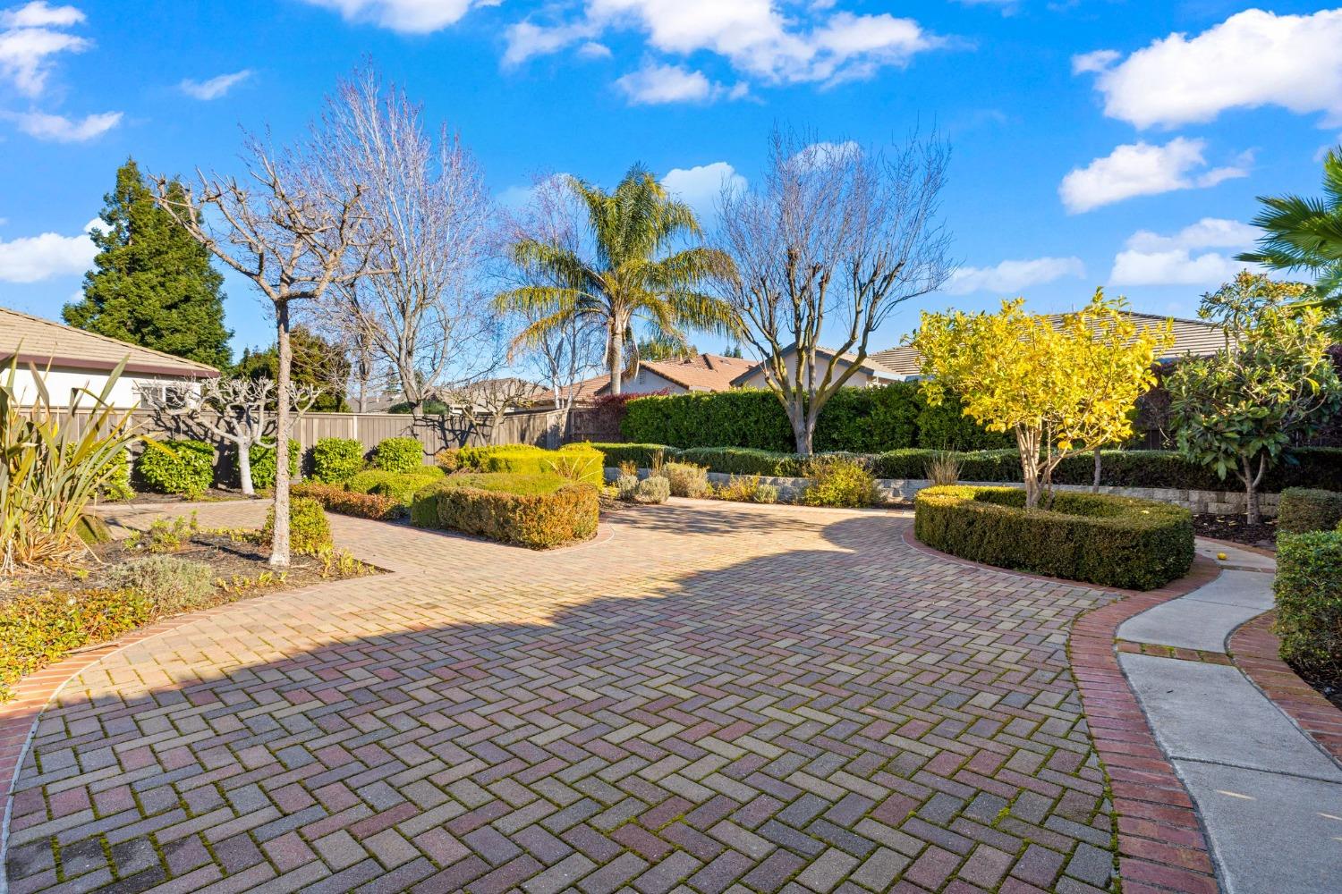 2716 Robinson Creek Lane