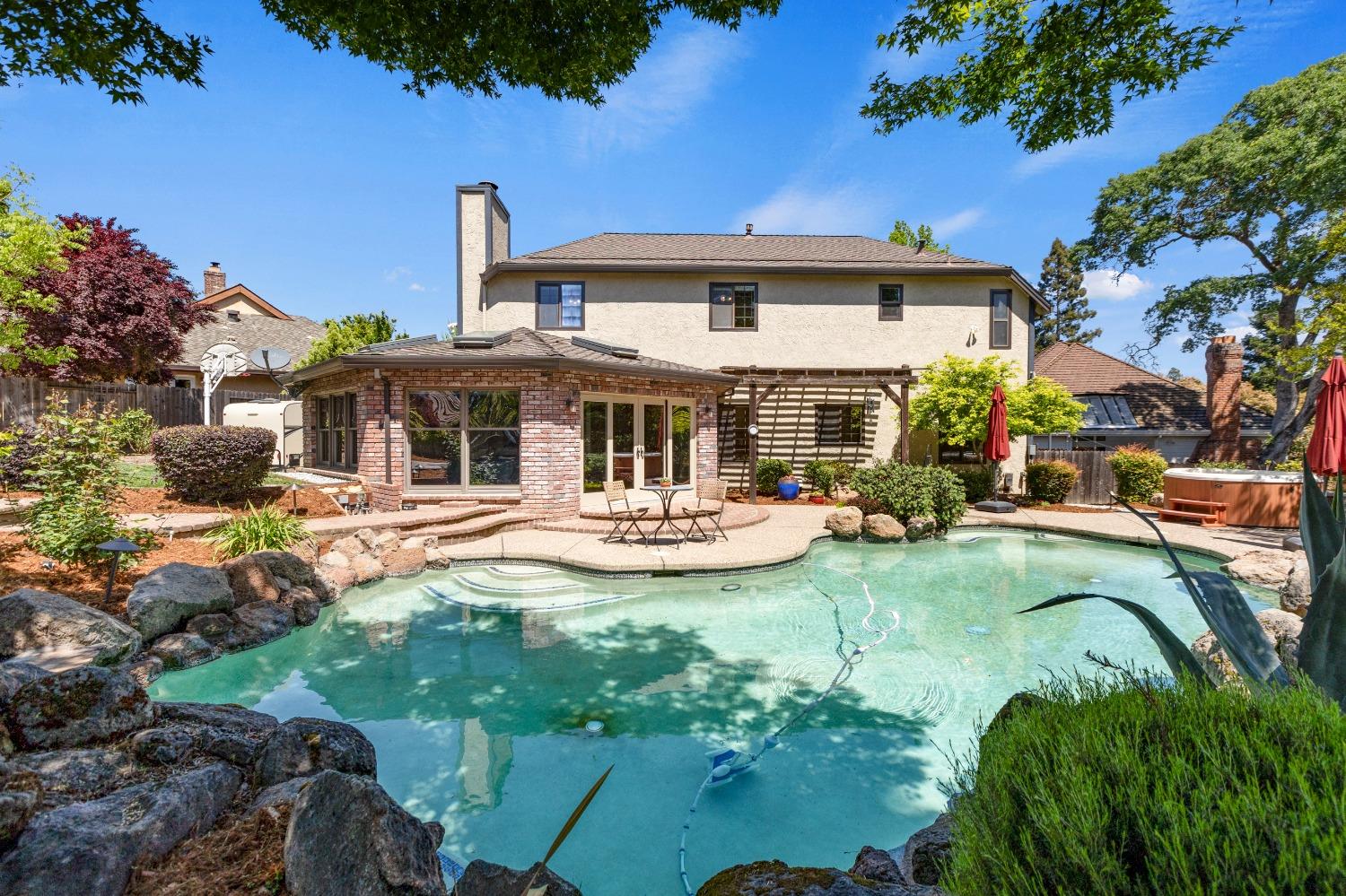 1890 Ridgeview Drive