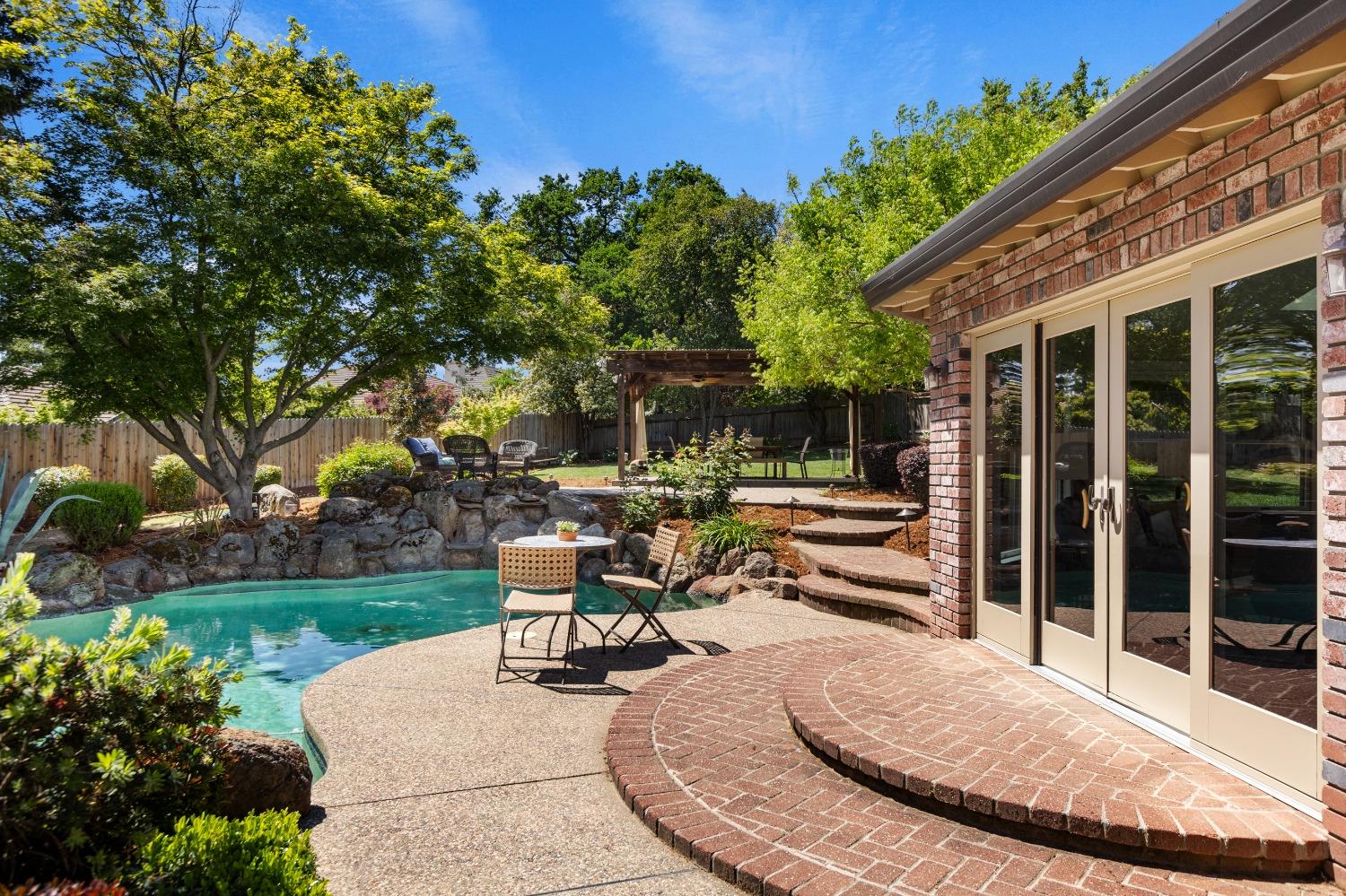 1890 Ridgeview Drive