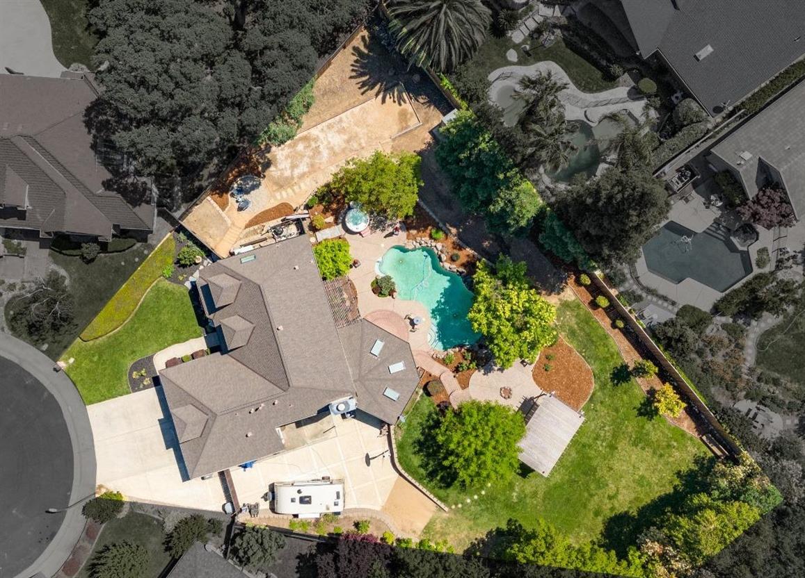 1890 Ridgeview Drive