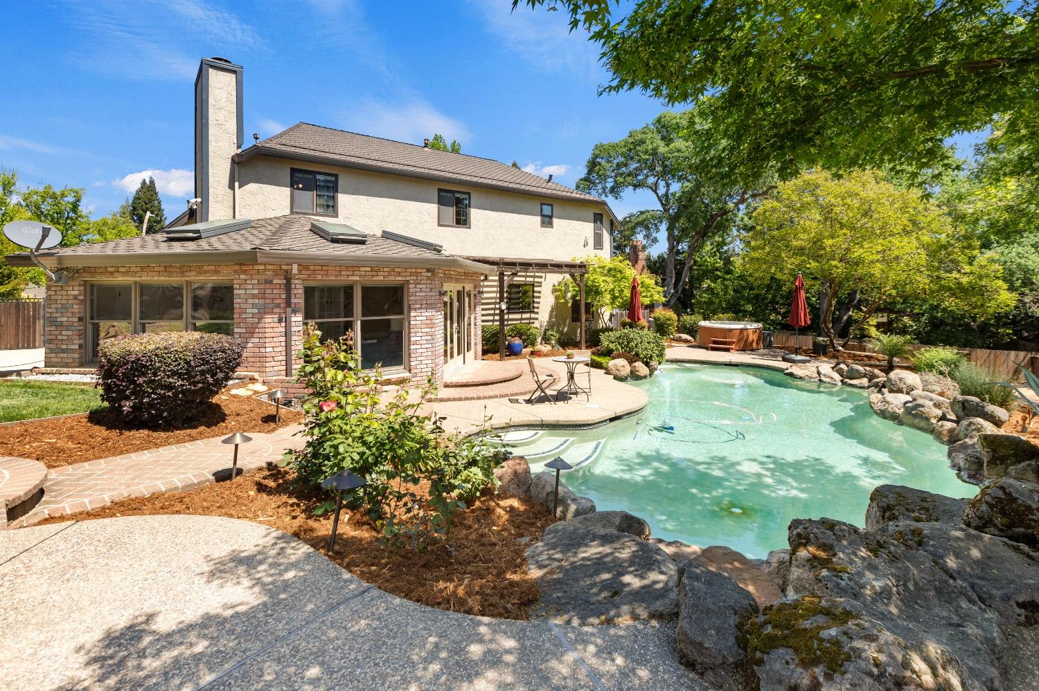 1890 Ridgeview Drive