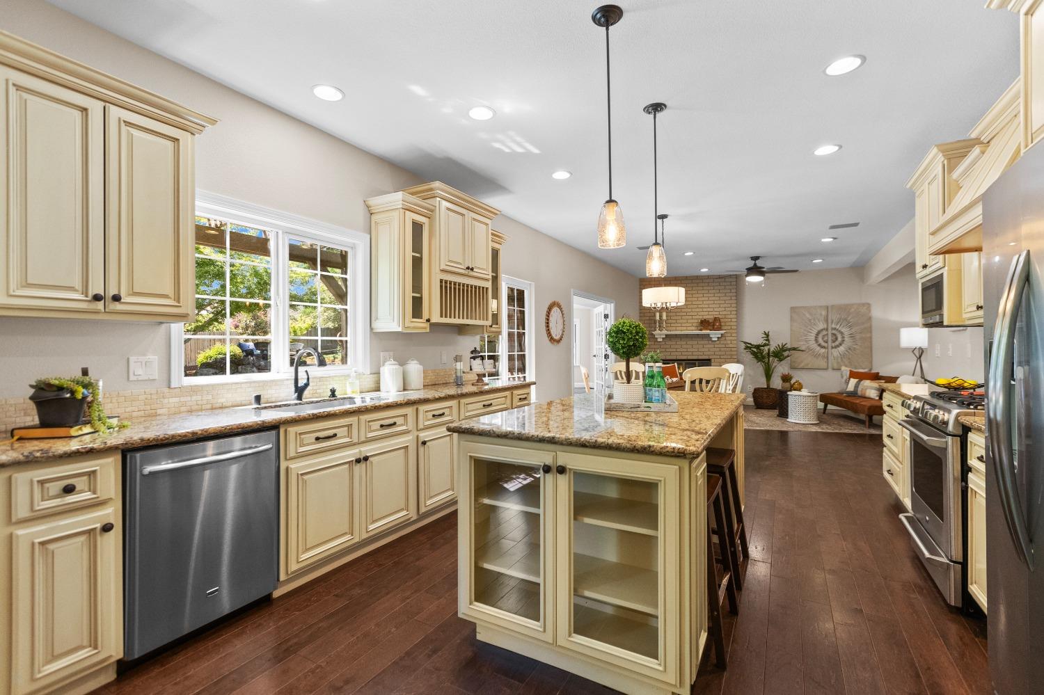 1890 Ridgeview Drive