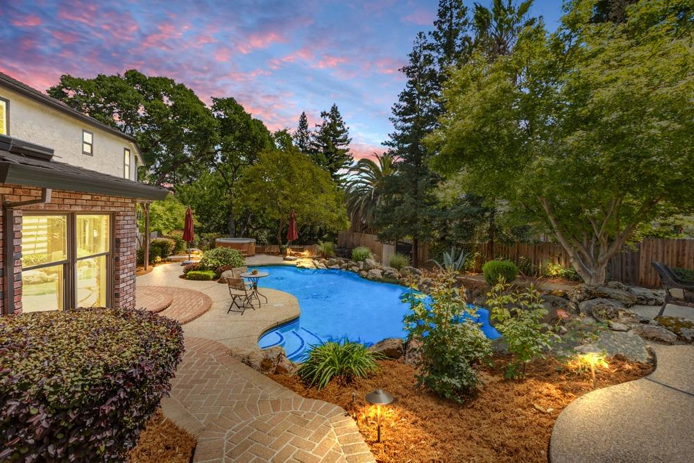 1890 Ridgeview Drive