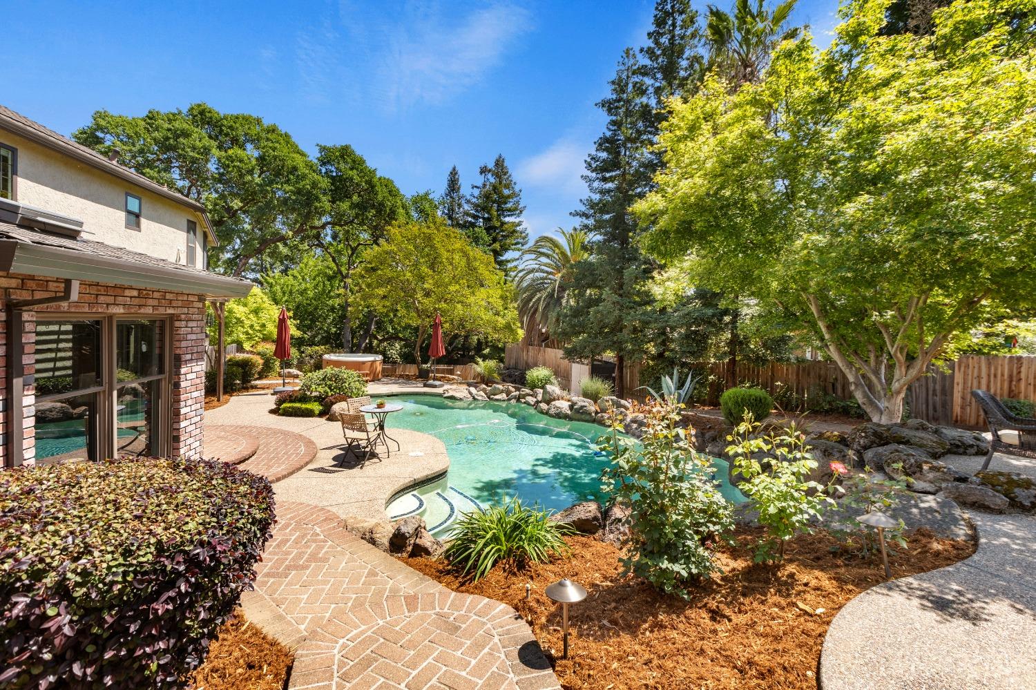 1890 Ridgeview Drive