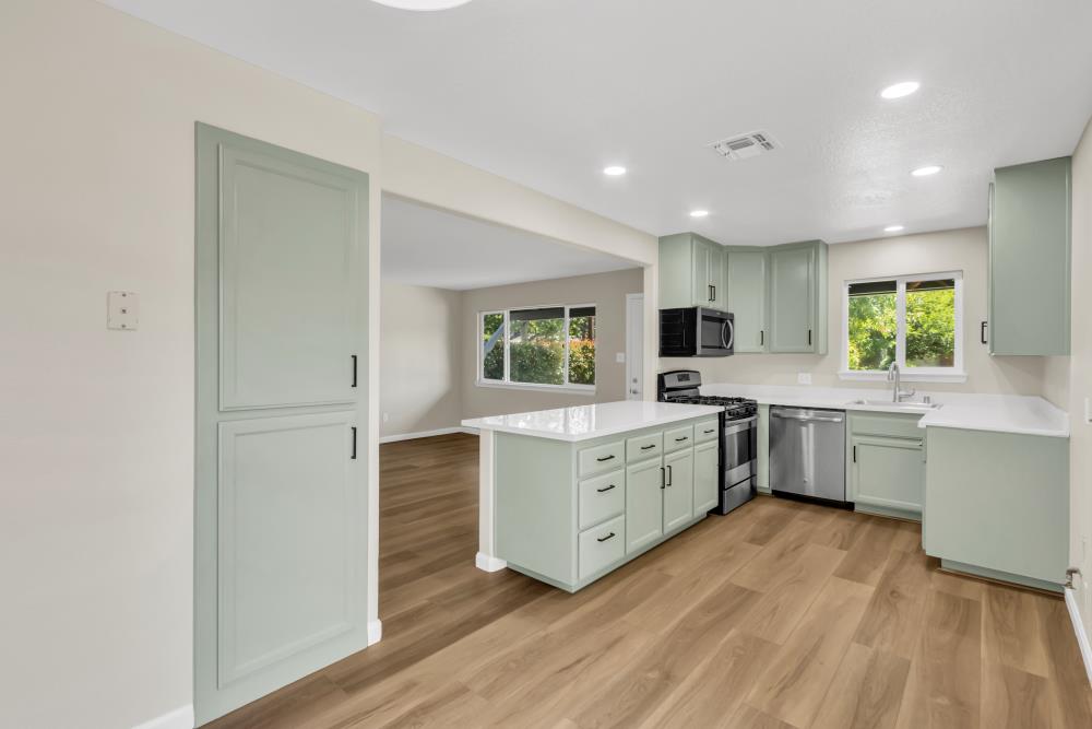 3556 Day Avenue